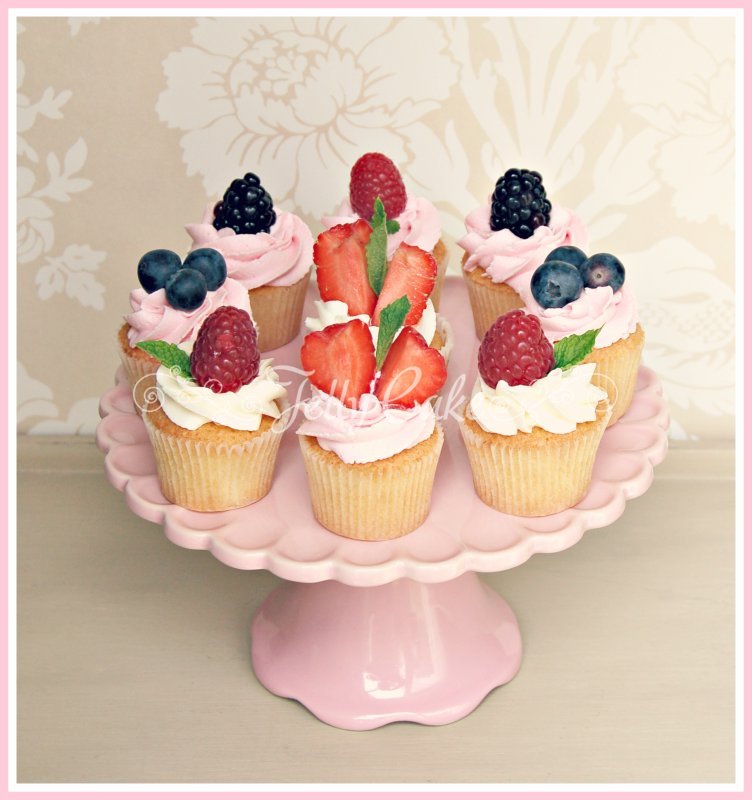 Mini Cupcakes with Cake Mini Cupcakes with Cake