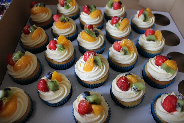 Cupcake with Fresh Fruit Cupcake with Fresh Fruit