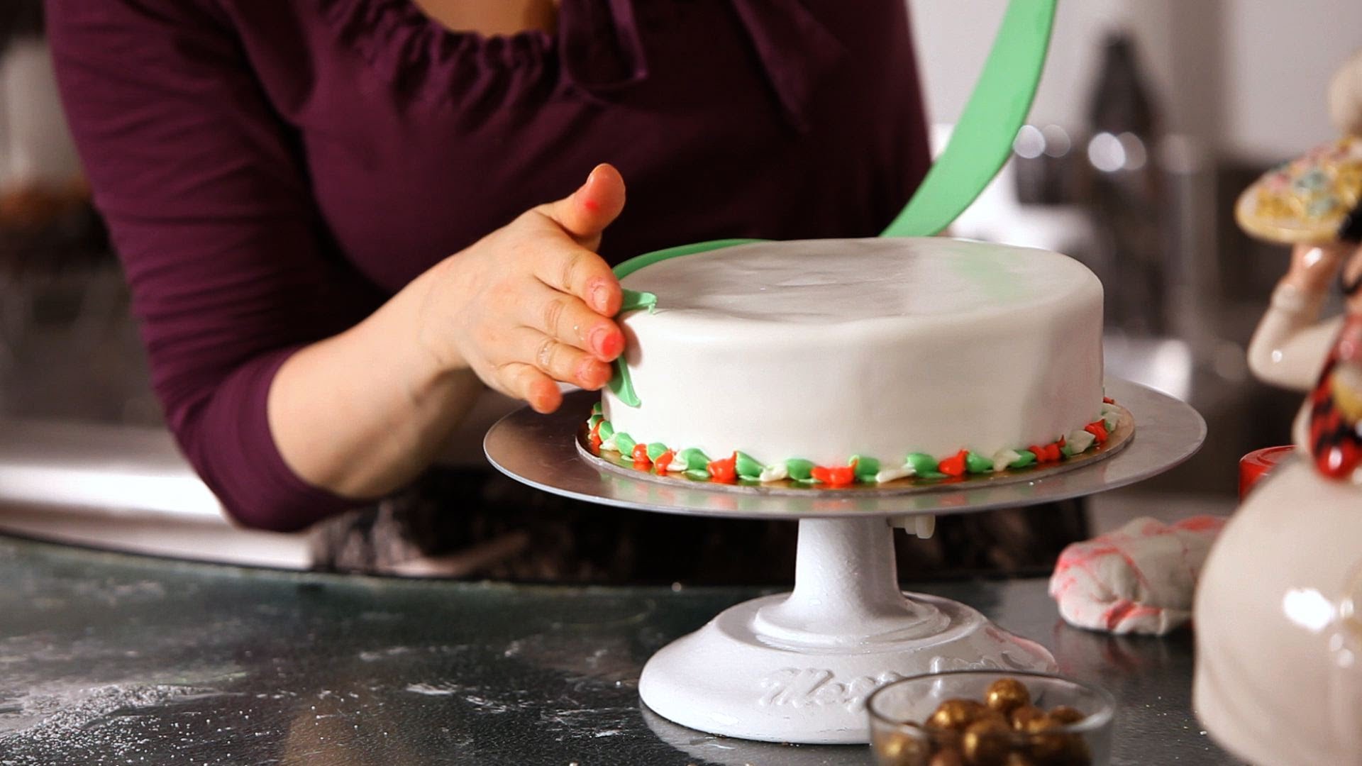 Did your mum make a cake. Готовка кондитеров. Make Fondant Cake. Торт мастер. Making Cakes.