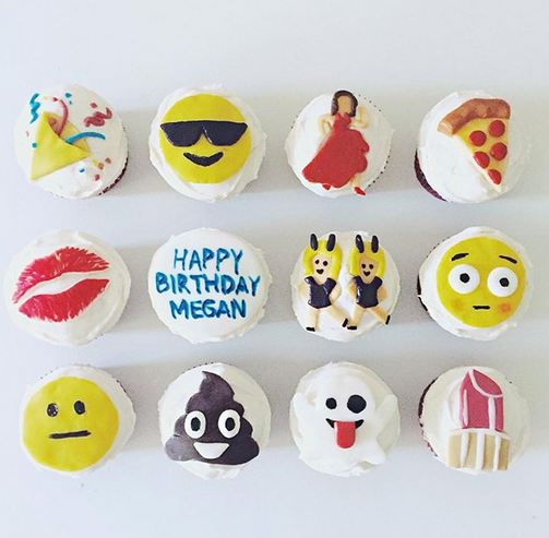 6 emogi happy birthday cakes photo emoji birthday cake ideas birthday emoji copy and paste