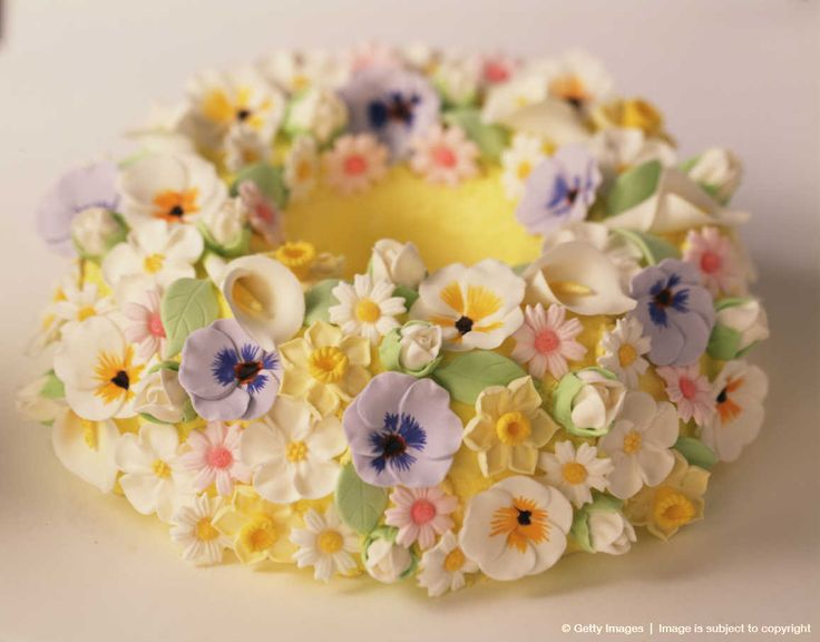 Bundt Cake with Flowers Bundt Cake with Flowers