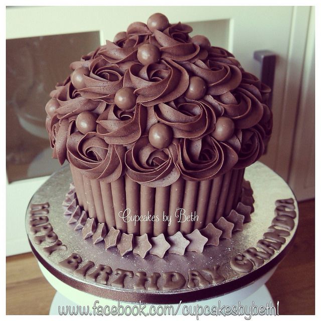 11 Decorated Chocolate Cupcakes Photo Cupcakes Decorated With
