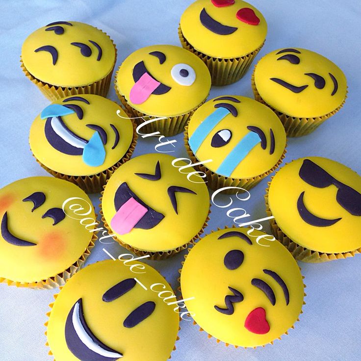 9 funny emoji cupcakes photo emoji birthday cake cupcakes emoji