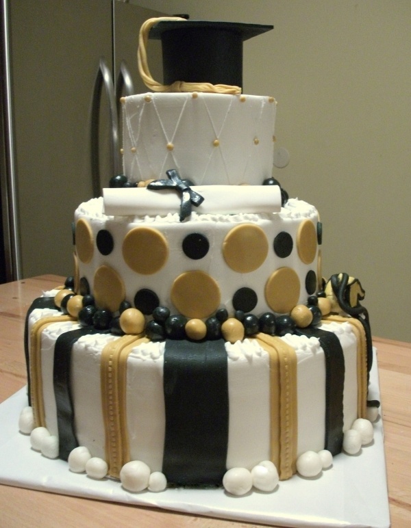 7 Silver Black Gold Graduation Cupcakes Photo Black And Gold