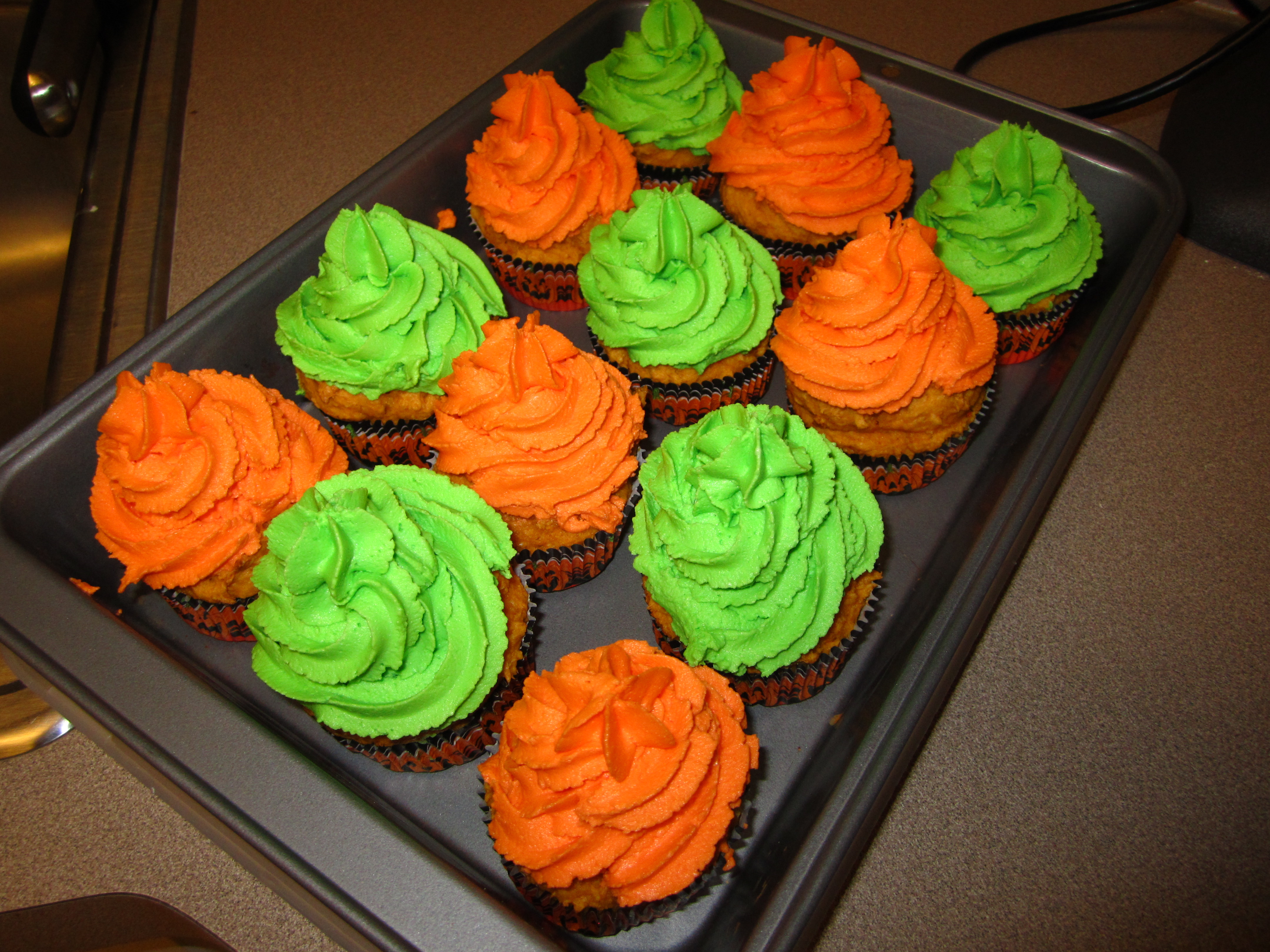 Orange Icing Halloween Cupcakes Orange Icing Halloween Cupcakes