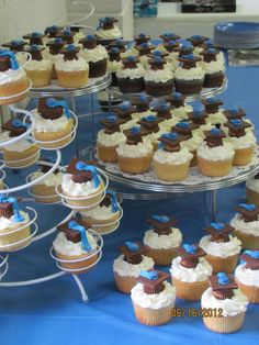 White and Blue Graduation Cupcake Ideas White and Blue Graduation Cupcake Ideas