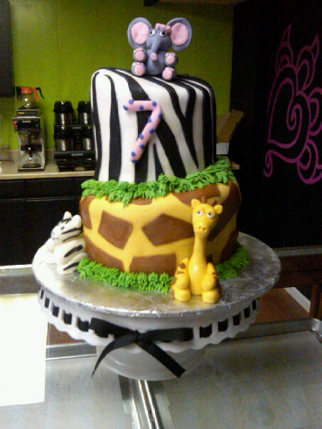 Elephant and Giraffe Theme Birthday Cake Elephant and Giraffe Theme Birthday Cake