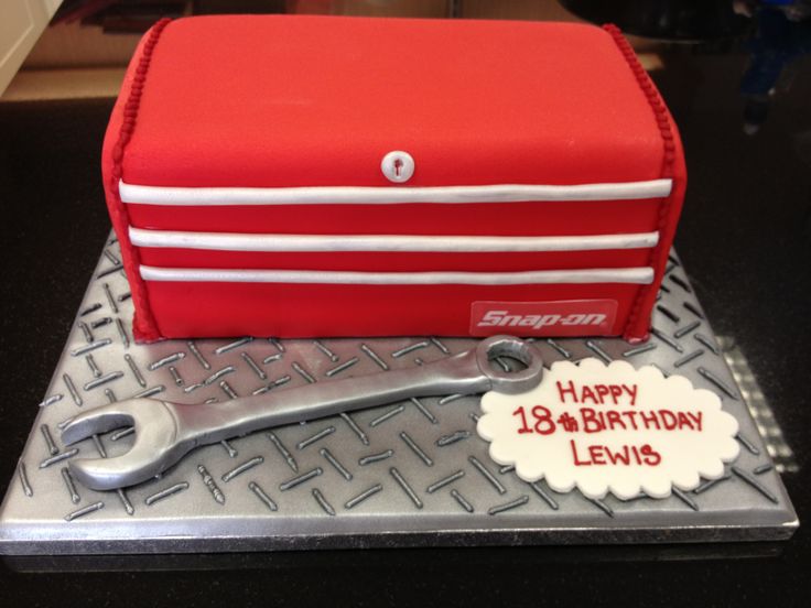 10 tool box cupcakes