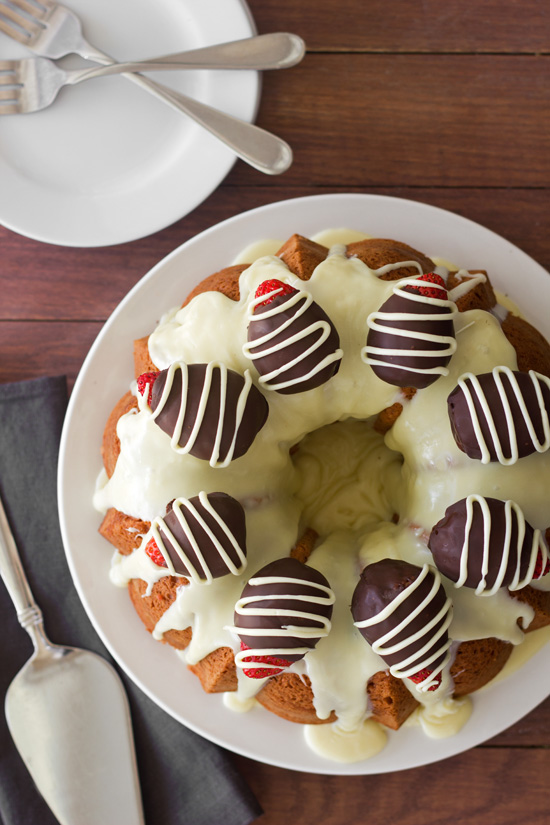 Chocolate Bundt Cake with Strawberries Chocolate Bundt Cake with Strawberries