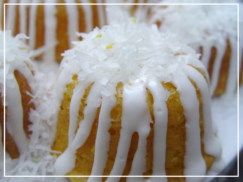 Lemon Mini Bundt Cakes Lemon Mini Bundt Cakes