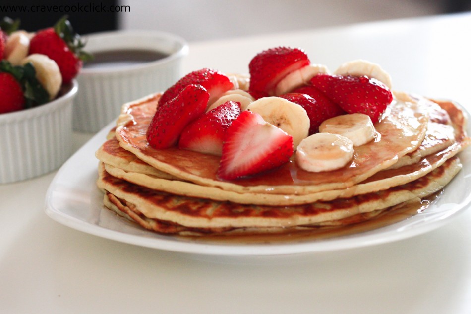 Pancakes with Strawberries and Bananas Pancakes with Strawberries and Bananas