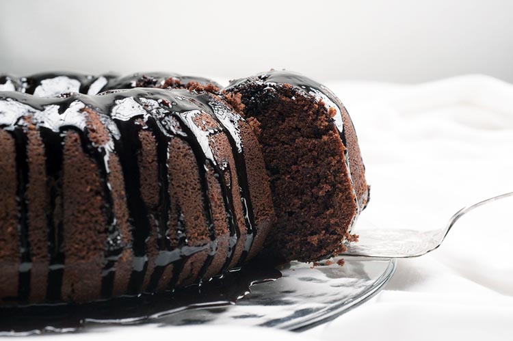 5 Photos of Eating Bundt Cakes 5 Photos of Eating Bundt Cakes
