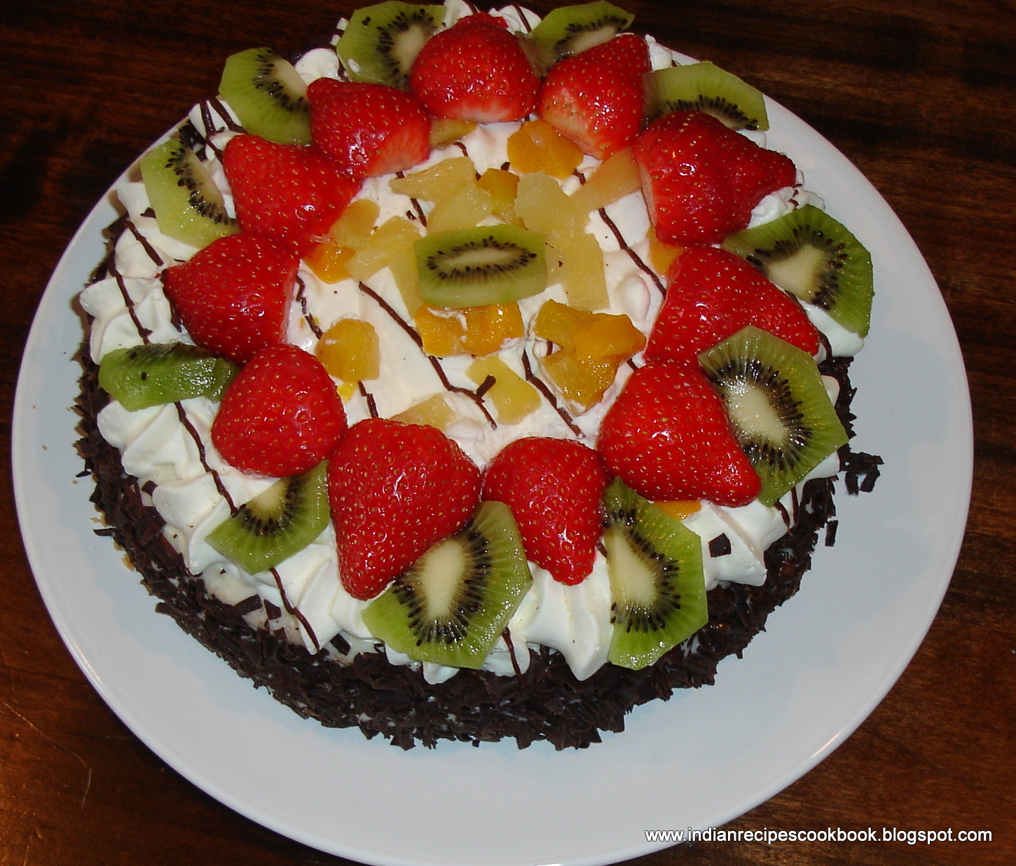 12 Simple Cakes Decorated With Fruit Photo Decorating Cake With