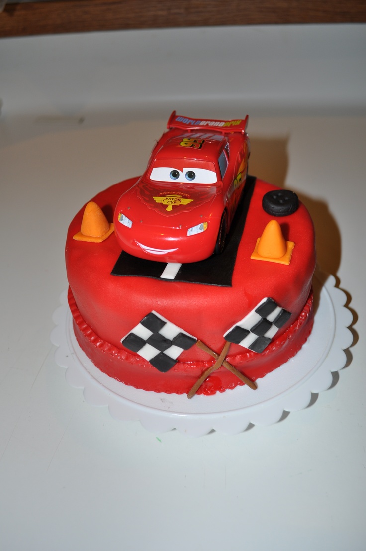 Lighting McQueen Cake