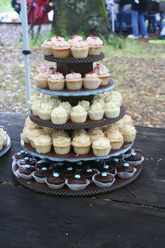 Creative Wedding Cupcake Display