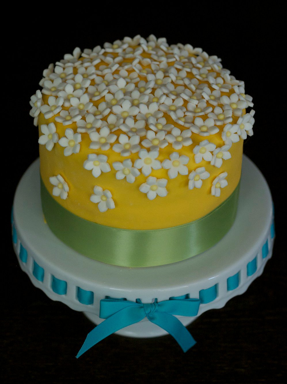 11 Cakes Frosted With Buttercream Frosting With Fondant