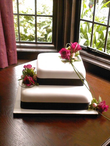 Square Wedding Cake with Fresh Flowers Square Wedding Cake with Fresh Flowers