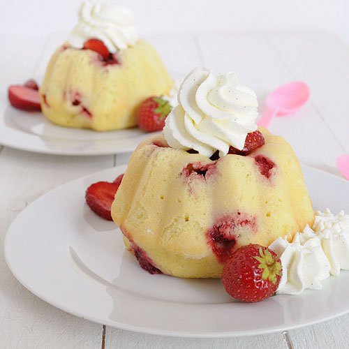 Strawberry Mini Bundt Cake Strawberry Mini Bundt Cake