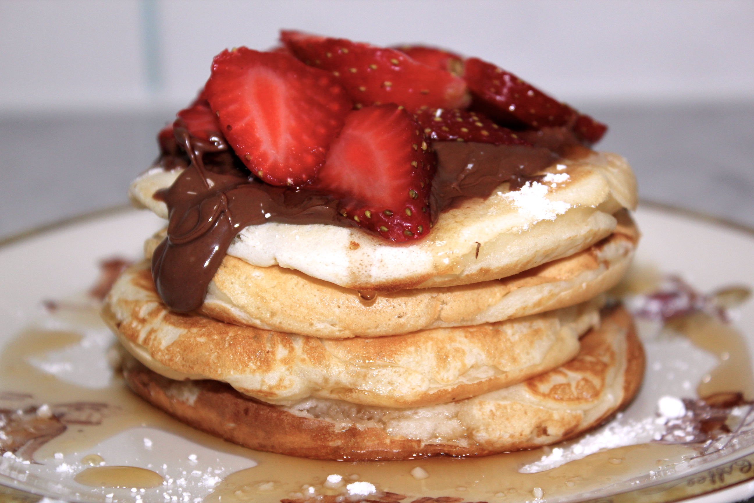 Strawberry Pancakes with Nutella Strawberry Pancakes with Nutella