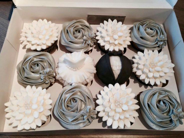 Black and Silver Wedding Cupcakes Black and Silver Wedding Cupcakes