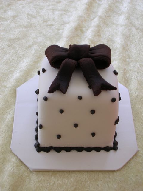 Mini Chocolate Wedding Cake Mini Chocolate Wedding Cake