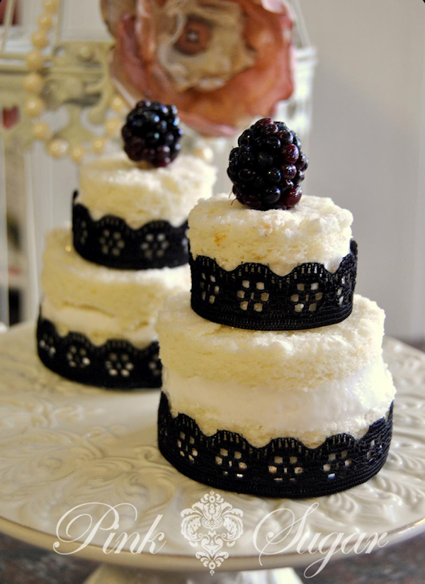 Mini White Wedding Cakes Mini White Wedding Cakes