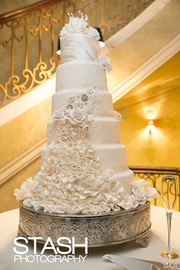 5 Photos of Tall Sleek Elegant Bridal Cakes 5 Photos of Tall Sleek Elegant Bridal Cakes