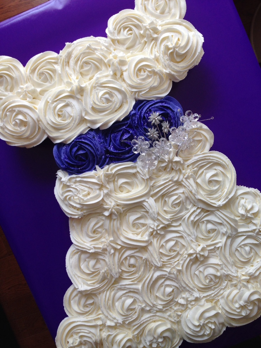 Wedding Cake Dress Made Out of Cupcakes Wedding Cake Dress Made Out of Cupcakes