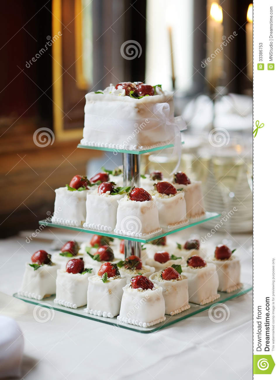 Wedding Cakes Made with Cupcakes Wedding Cakes Made with Cupcakes