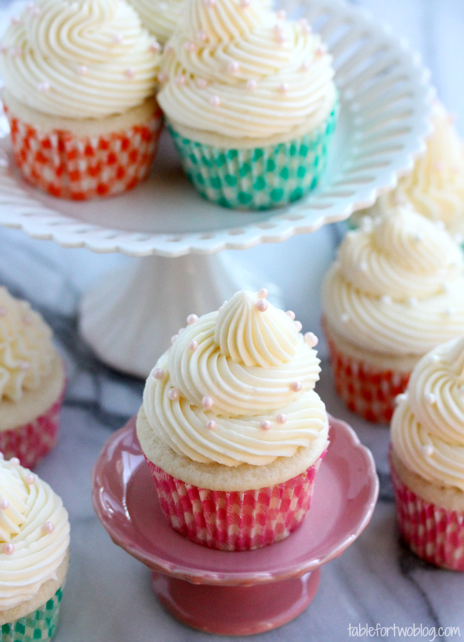 White Wedding Cake Cupcakes White Wedding Cake Cupcakes