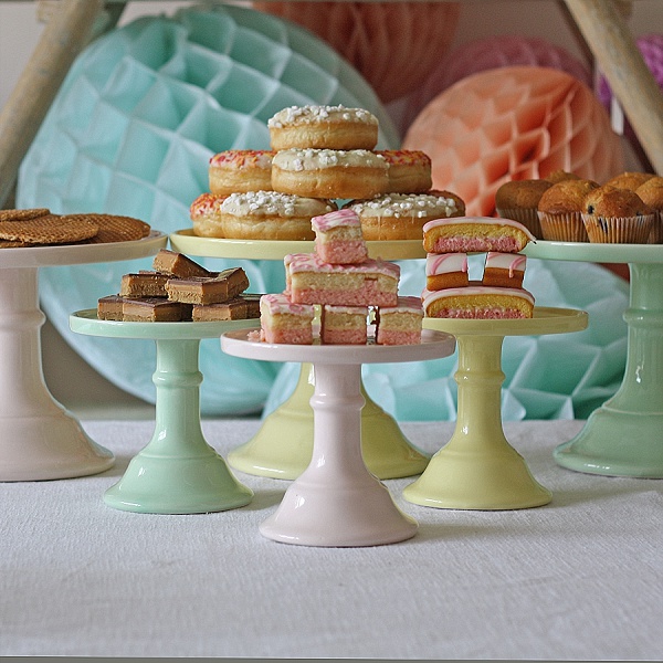 9 pastel wedding cakes