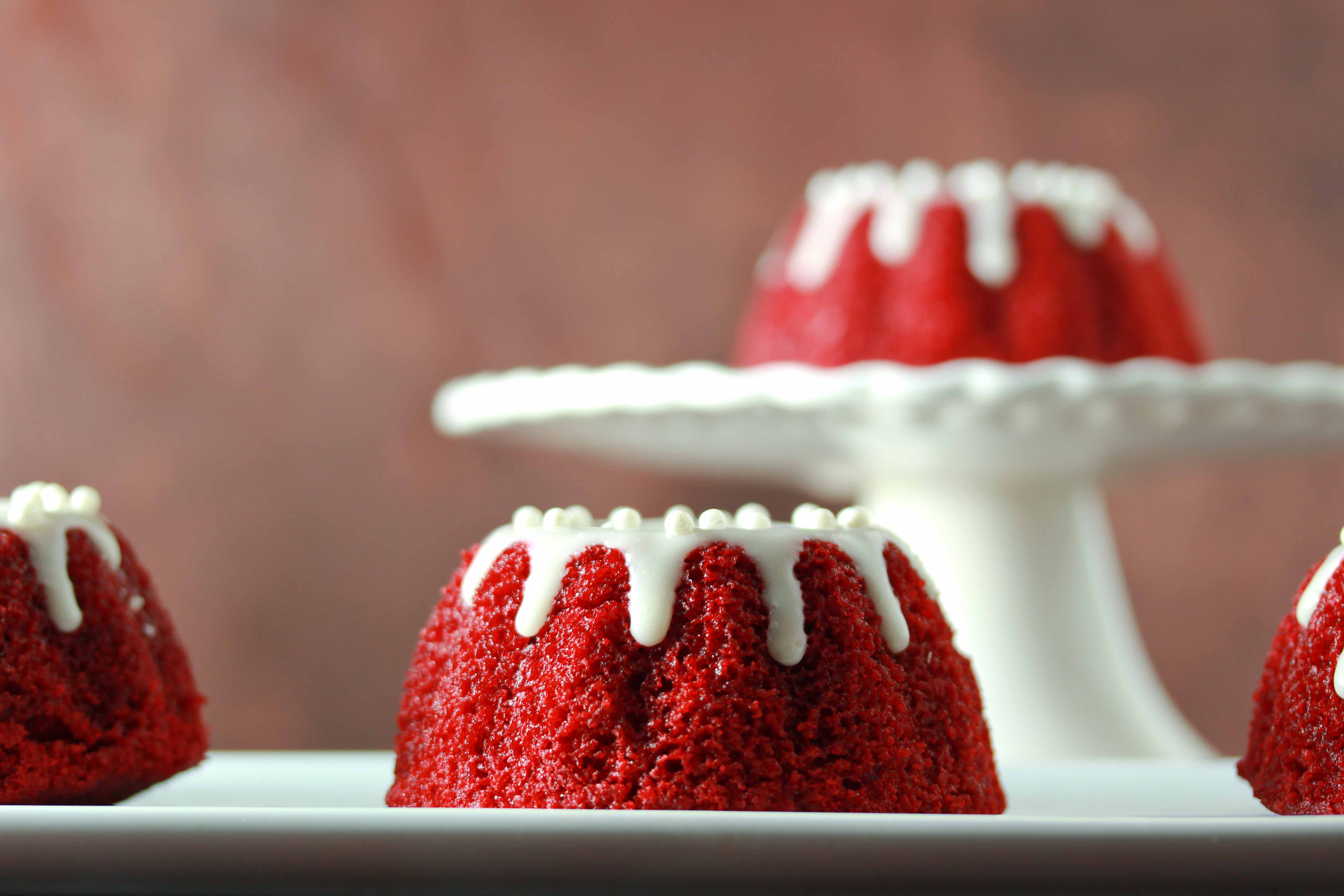 Red Velvet Mini Bundt Cakes Red Velvet Mini Bundt Cakes
