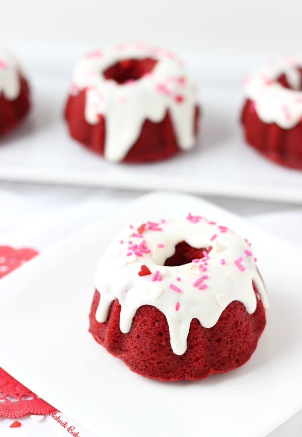 Red Velvet Mini Bundt Cakes Red Velvet Mini Bundt Cakes