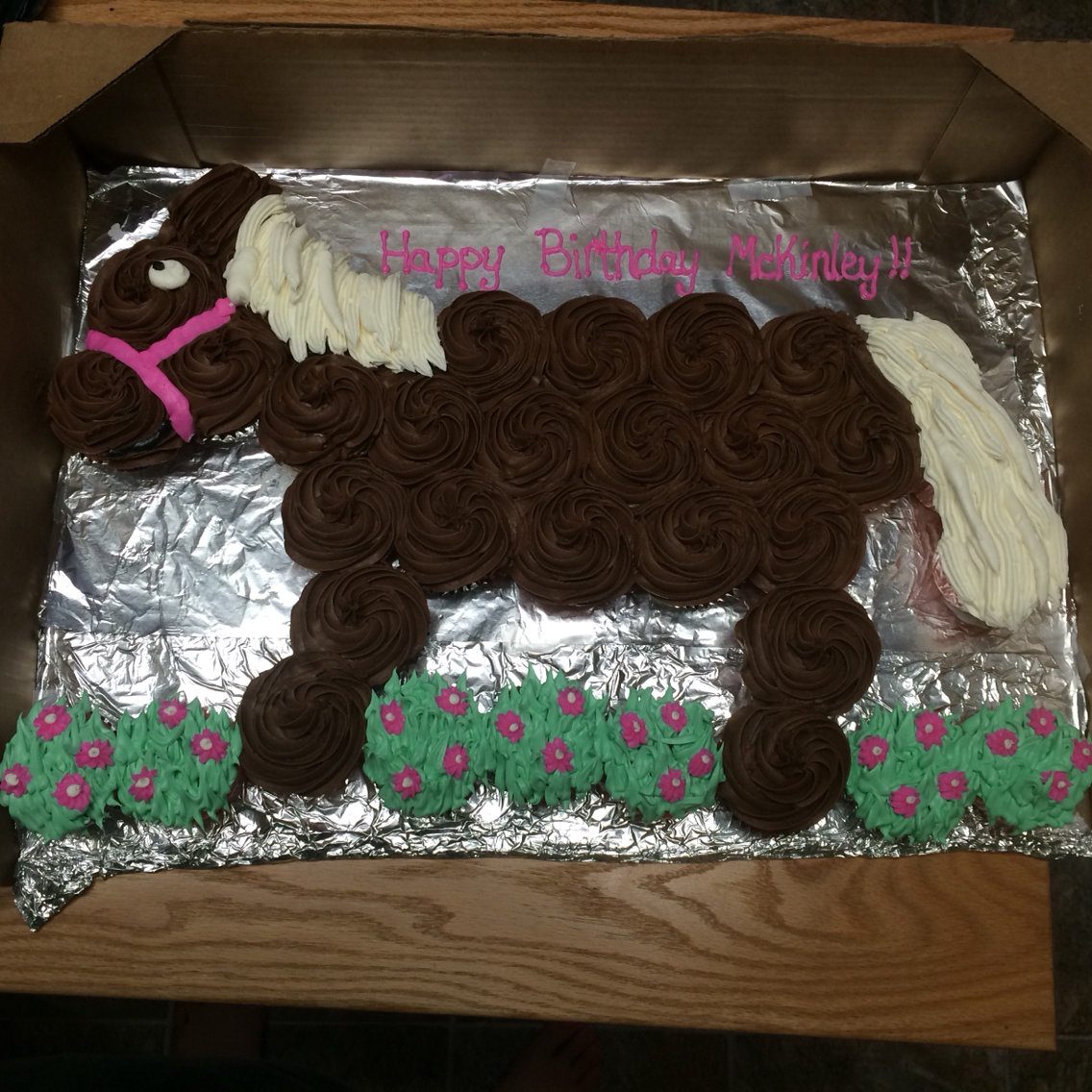 Horse Pull Apart Cupcake Cake