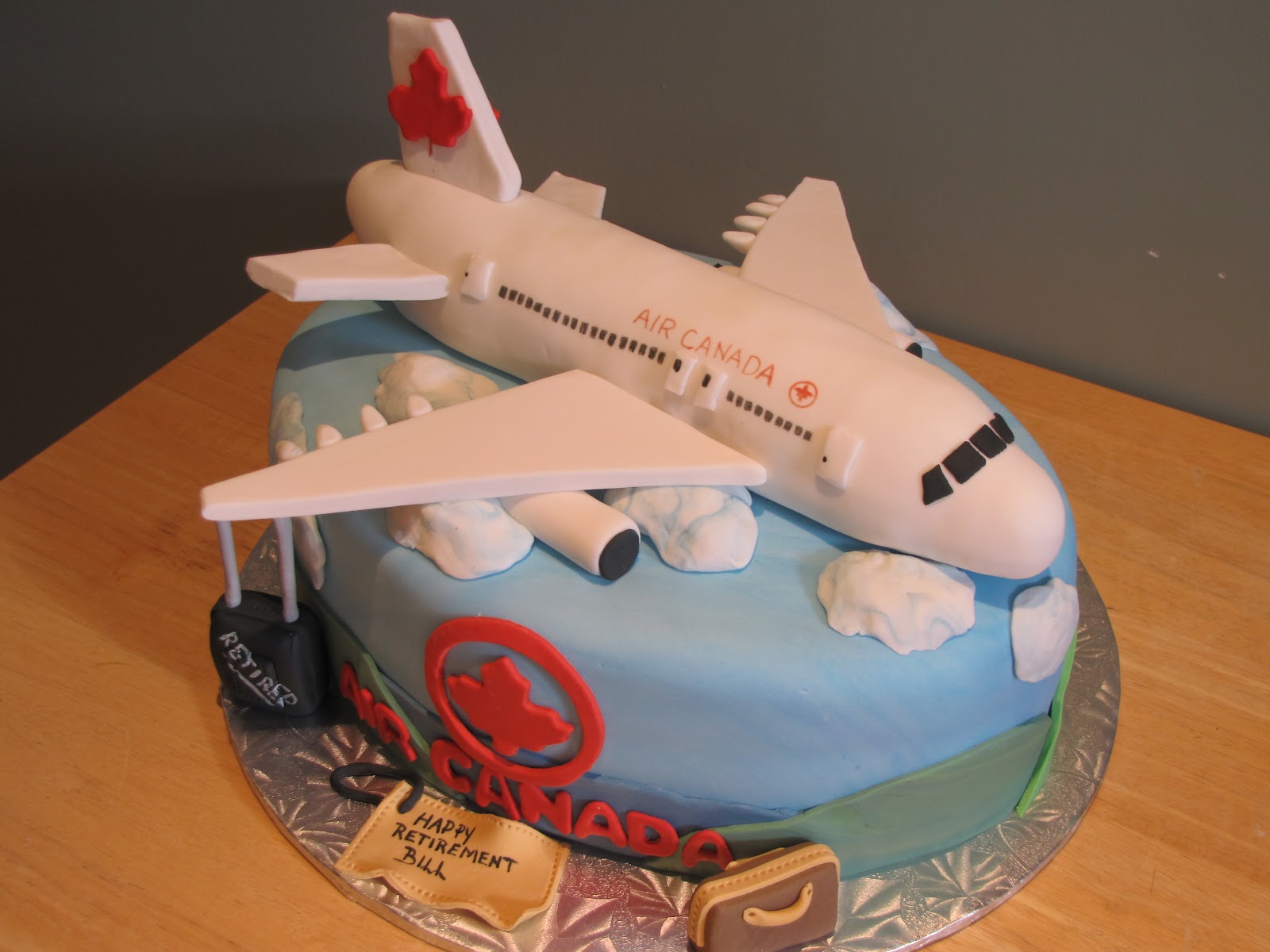 11 Photos of Airplane Retirement Cupcakes