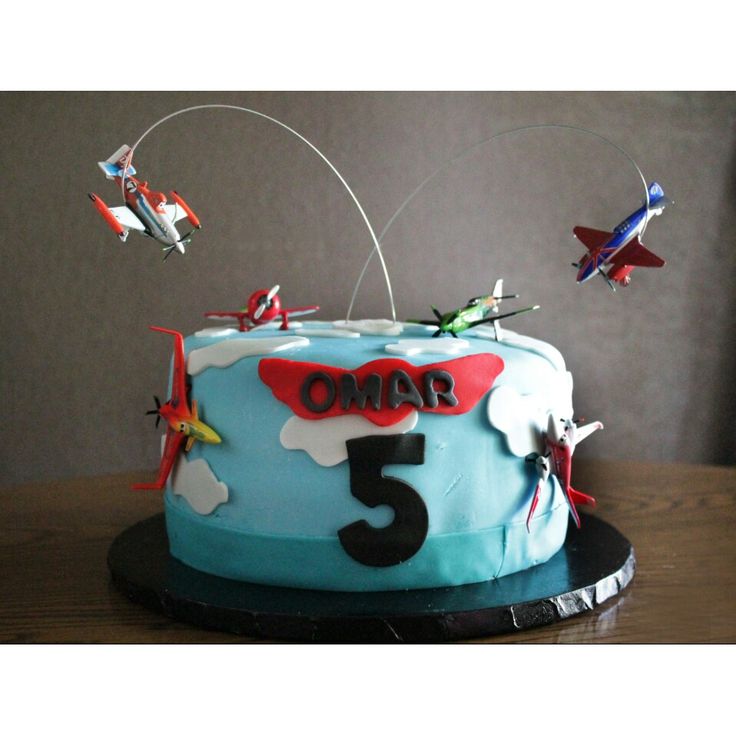 Dusty Plane Cake - 12 Disney Planes #Party Ideas #DIY