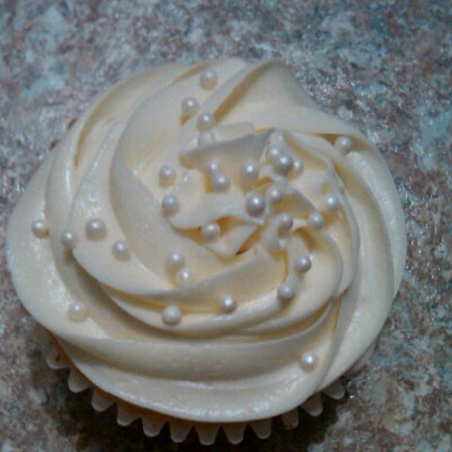 Simple Bridal Shower Cupcake Simple Bridal Shower Cupcake