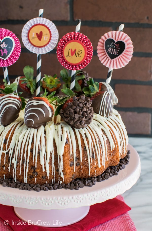 Chocolate Bundt Cake with Strawberries Chocolate Bundt Cake with Strawberries