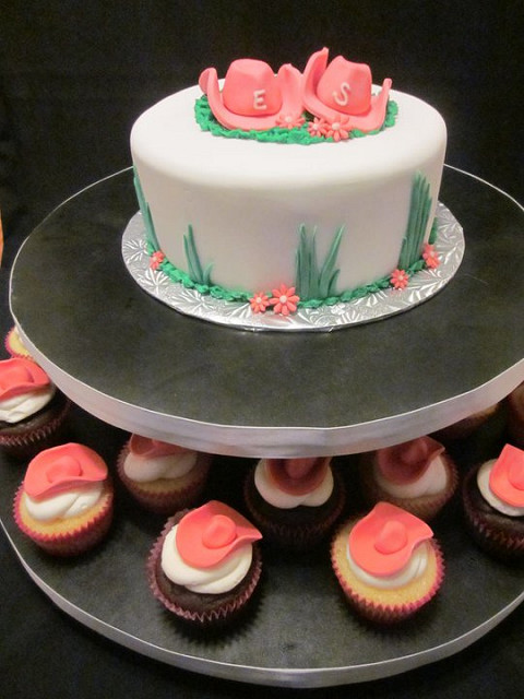 Western Wedding Cakes with Cupcakes Western Wedding Cakes with Cupcakes