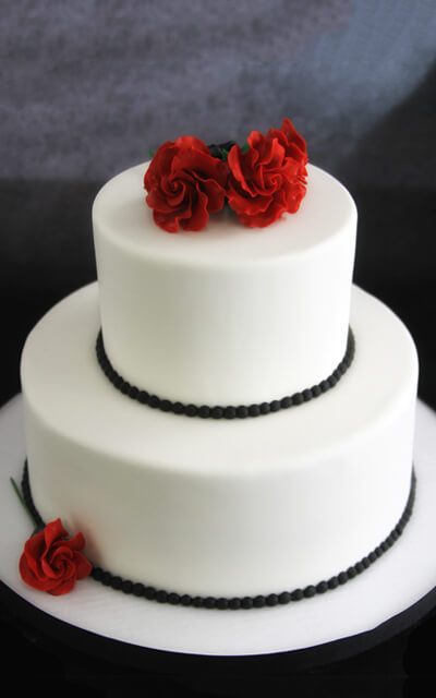 Black with Red Roses Wedding Cake Black with Red Roses Wedding Cake