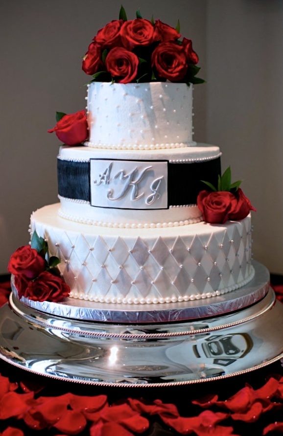 Classy Red Black and White Wedding Cake Classy Red Black and White Wedding Cake