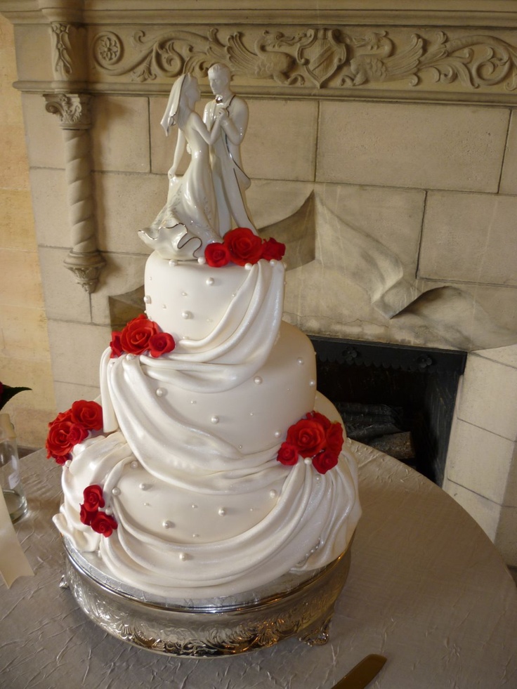 Red White Wedding Cake with Fondant Roses Red White Wedding Cake with Fondant Roses