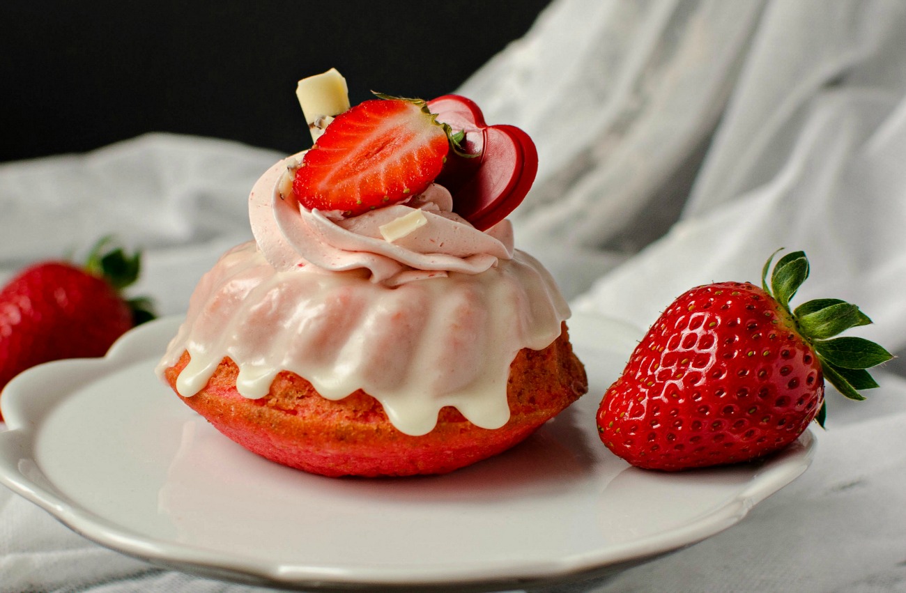 Rose Red Velvet Bundt Cake Rose Red Velvet Bundt Cake