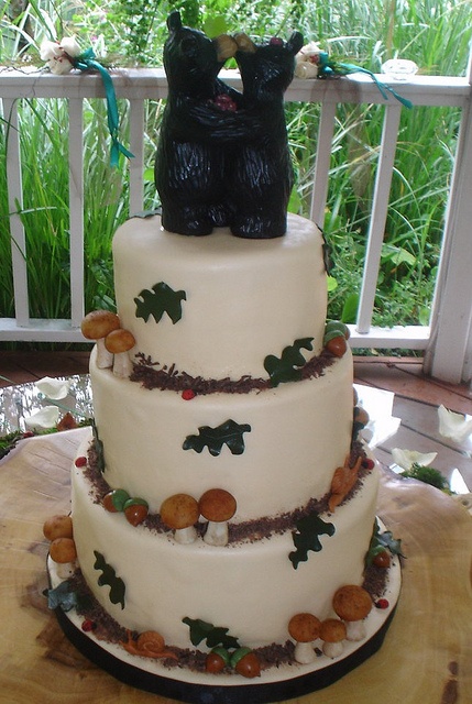 black bear wedding cake