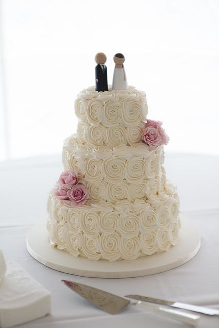 3 tier rose wedding