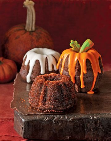 Halloween Pumpkin Bundt Cake Halloween Pumpkin Bundt Cake