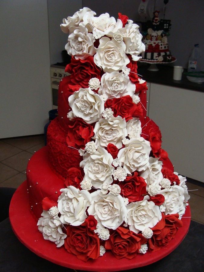 Wedding Cake White with Red Roses