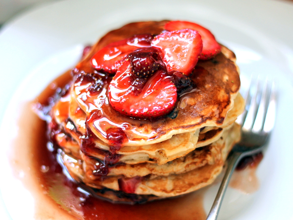 Strawberry Pancakes with Maple Syrup Strawberry Pancakes with Maple Syrup