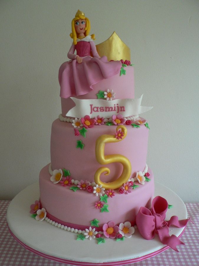 Aurora Sleeping Beauty Birthday Cake