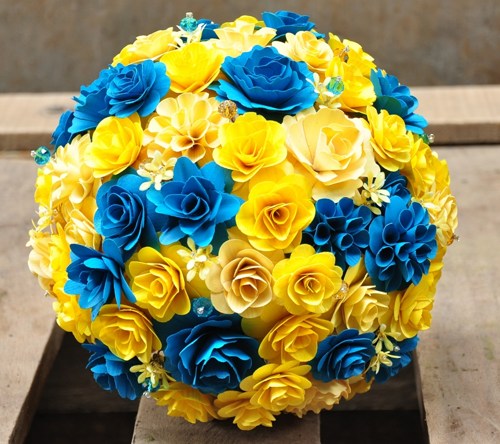 5 Cupcakes Designed Blue And Yellow Bouquet Photo How To Make A 5 Cupcakes Designed Blue And Yellow